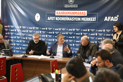 11. Cumhurbaşkanı Abdullah Gül, Kahramanmaraş’ta Deprem Bölgelerini Ziyaret Etti